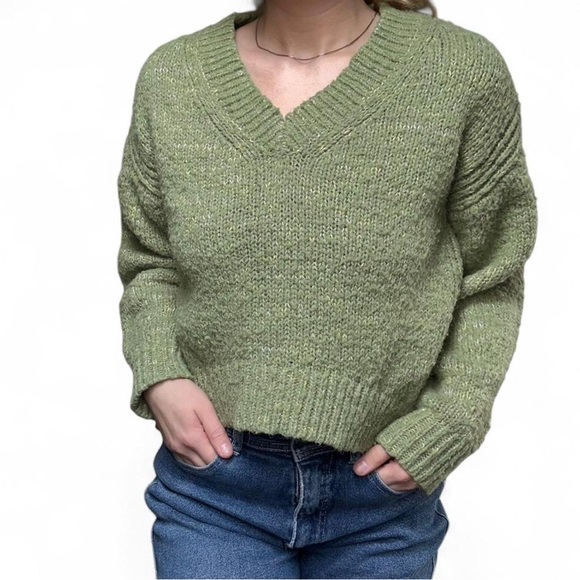 Light Green Vintage Wool Sweater - Picture 6 of 7